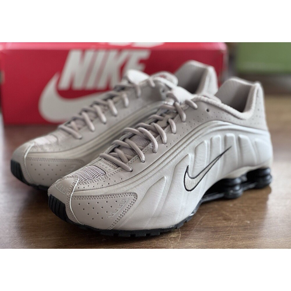 Men’s Size 9.5 Nike Shox R4 College Grey Black IH0265-009 Shoes New In Box